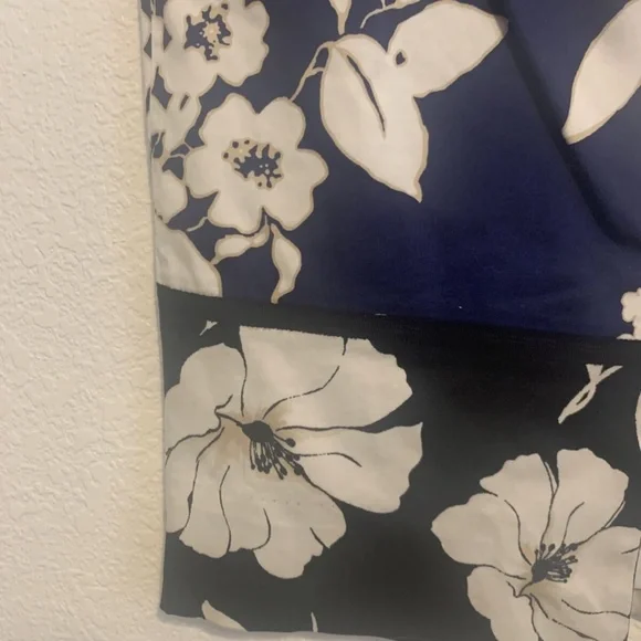 White House Black Market Blue & Black Hawaiian Floral Pencil Skirt Women's 00 - Picture 5 of 9